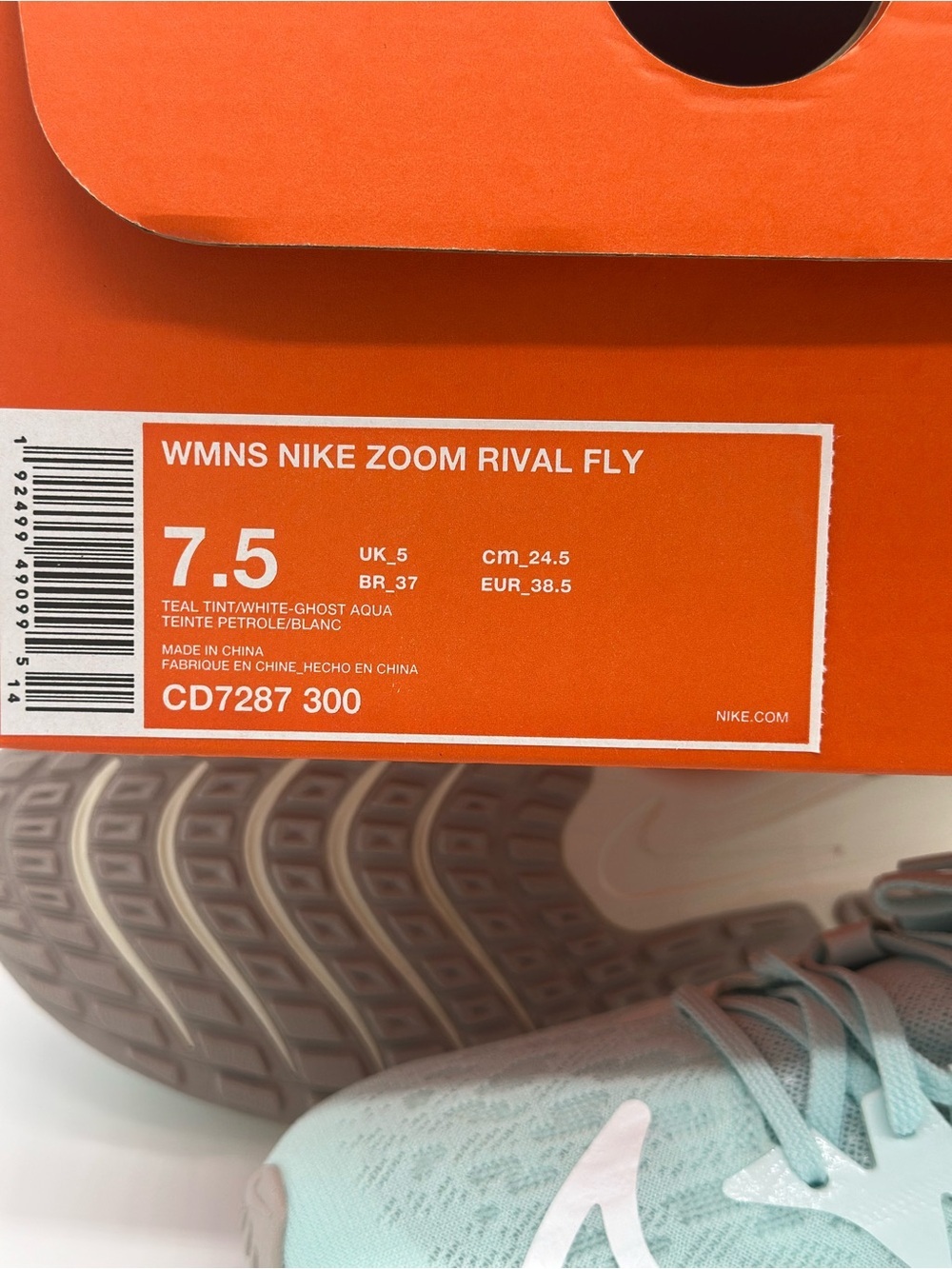 Nike Women’s Mint/White Running Sneakers - Picture 11 of 11